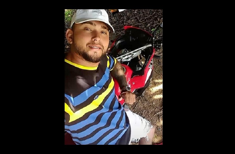 Homem é morto a tiros dentro de um carro em plena via pública, na cidade de Brejo do Cruz