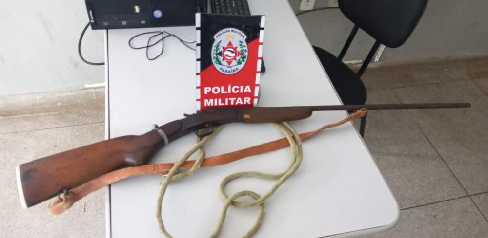Polícia Militar prende homem por posse ilegal de arma de fogo, em Matureia