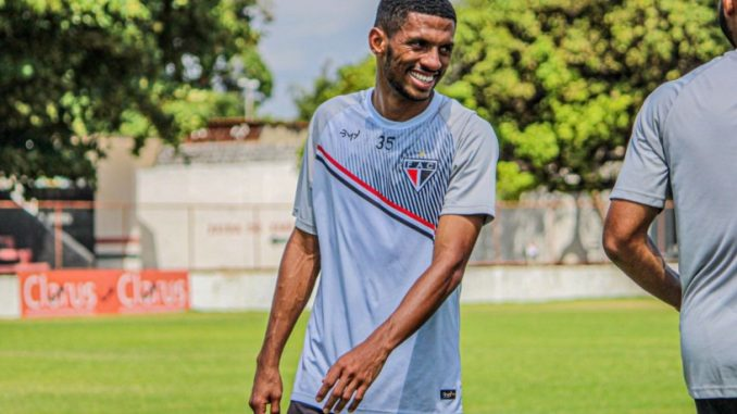 Campinense contrata meia que estava no futebol catarinense