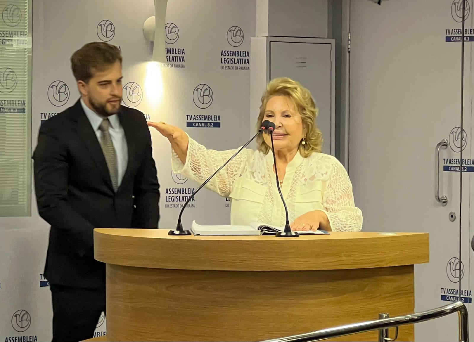 Deputada Francisca Motta toma posse na Assembleia Legislativa da Paraíba