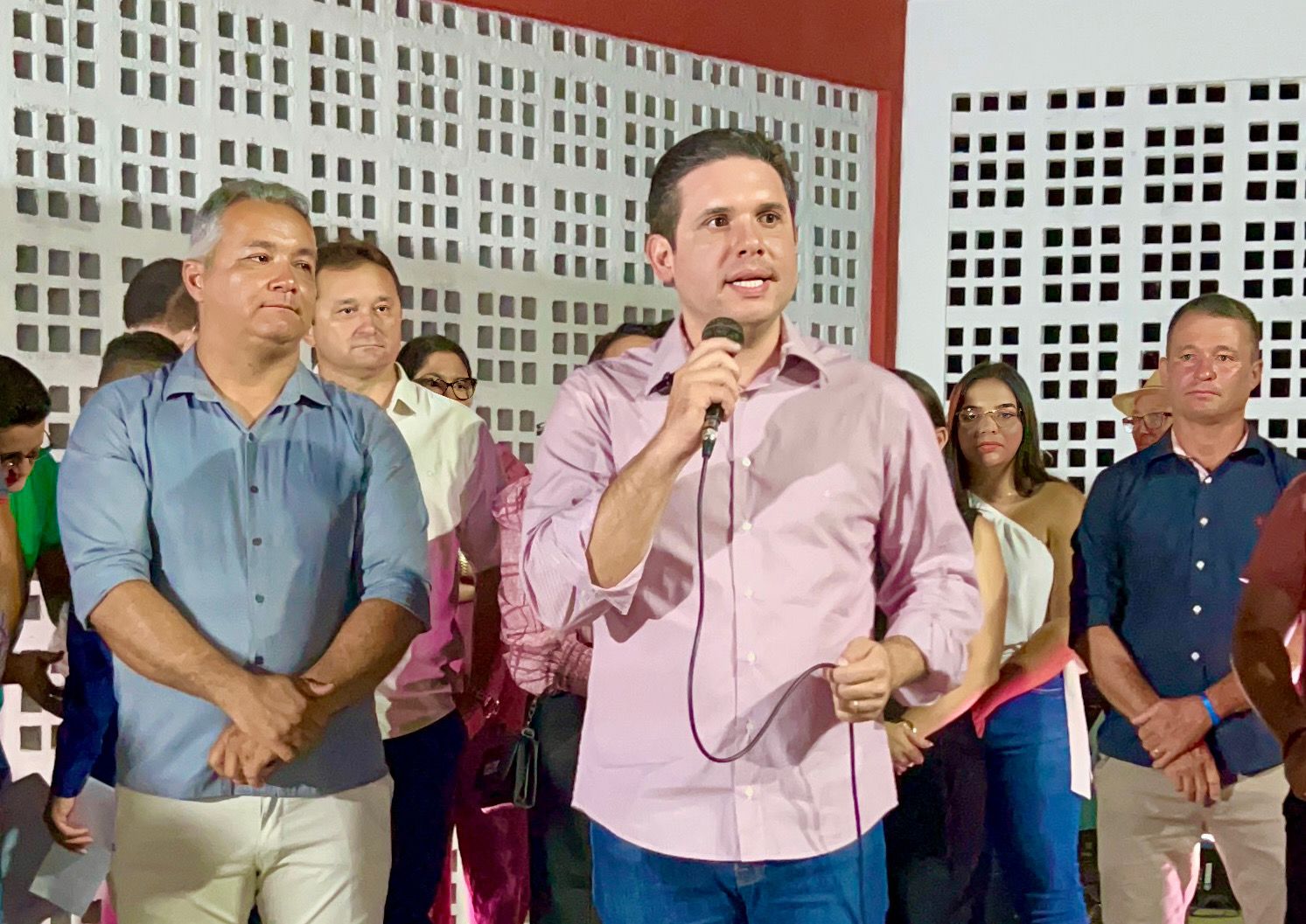 Hugo Motta e Gerôncio Júnior inauguram praça no município de São Francisco