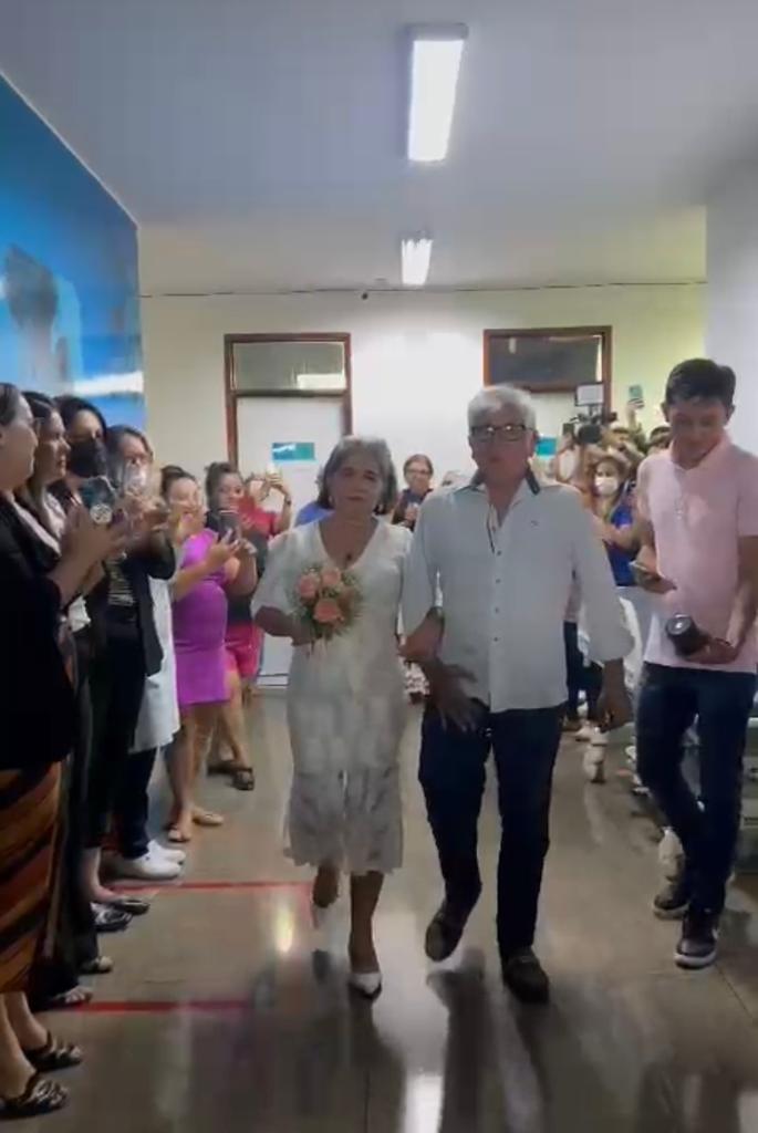 A benção religiosa da união de Kátia e Antônio que foi esperada por 31 anos aconteceu no Hospital do Bem poucas horas antes dele falecer. Confira imagens