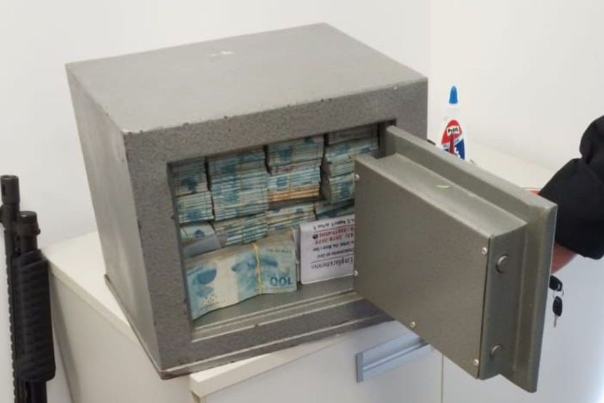 Operação da Polícia Federal apreende quase R$ 900 mil em casa de coordenador de campanha política, na Paraíba. VÍDEO