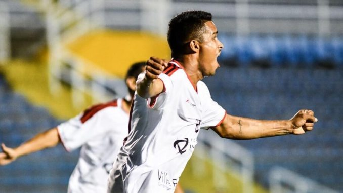 Campinense acerta com mais um atacante para seu elenco