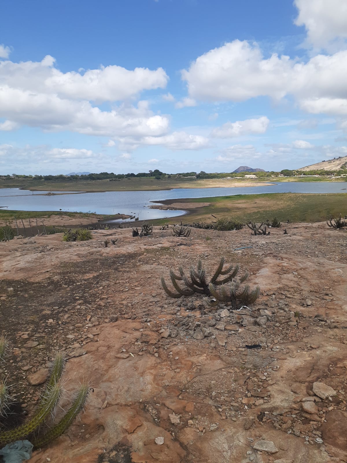 Preocupante: em situação crítica, Barragem da Farinha tem menos de 8% da sua capacidade hídrica e encontra-se praticamente seca. Veja imagens