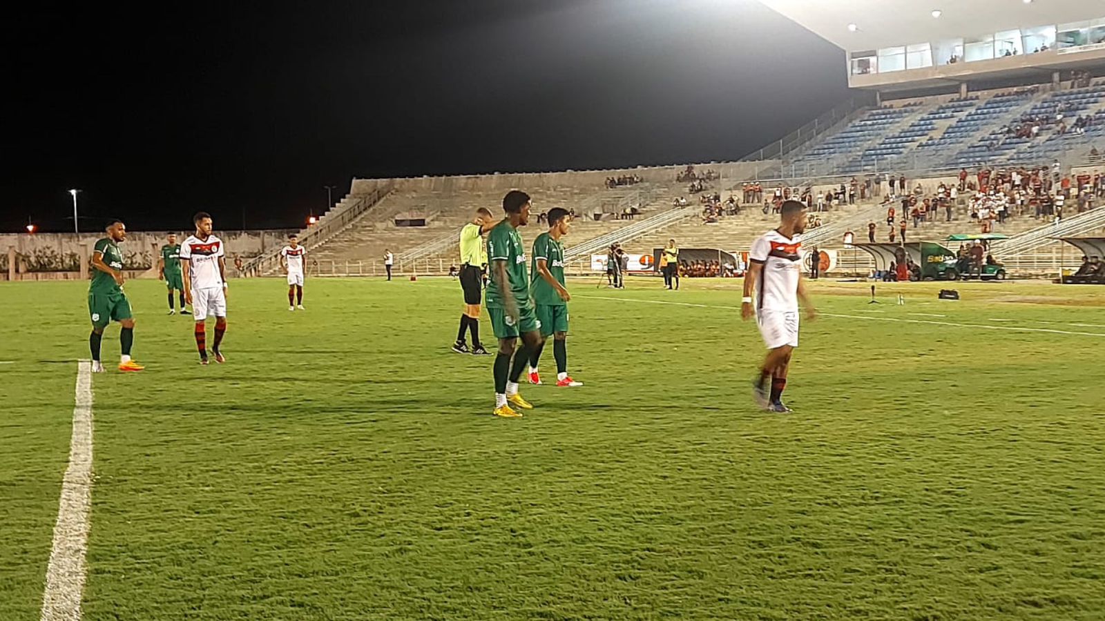 Em jogo de reencontros, Nacional de Patos empata por 1 a 1 com o Campinense, no Amigão