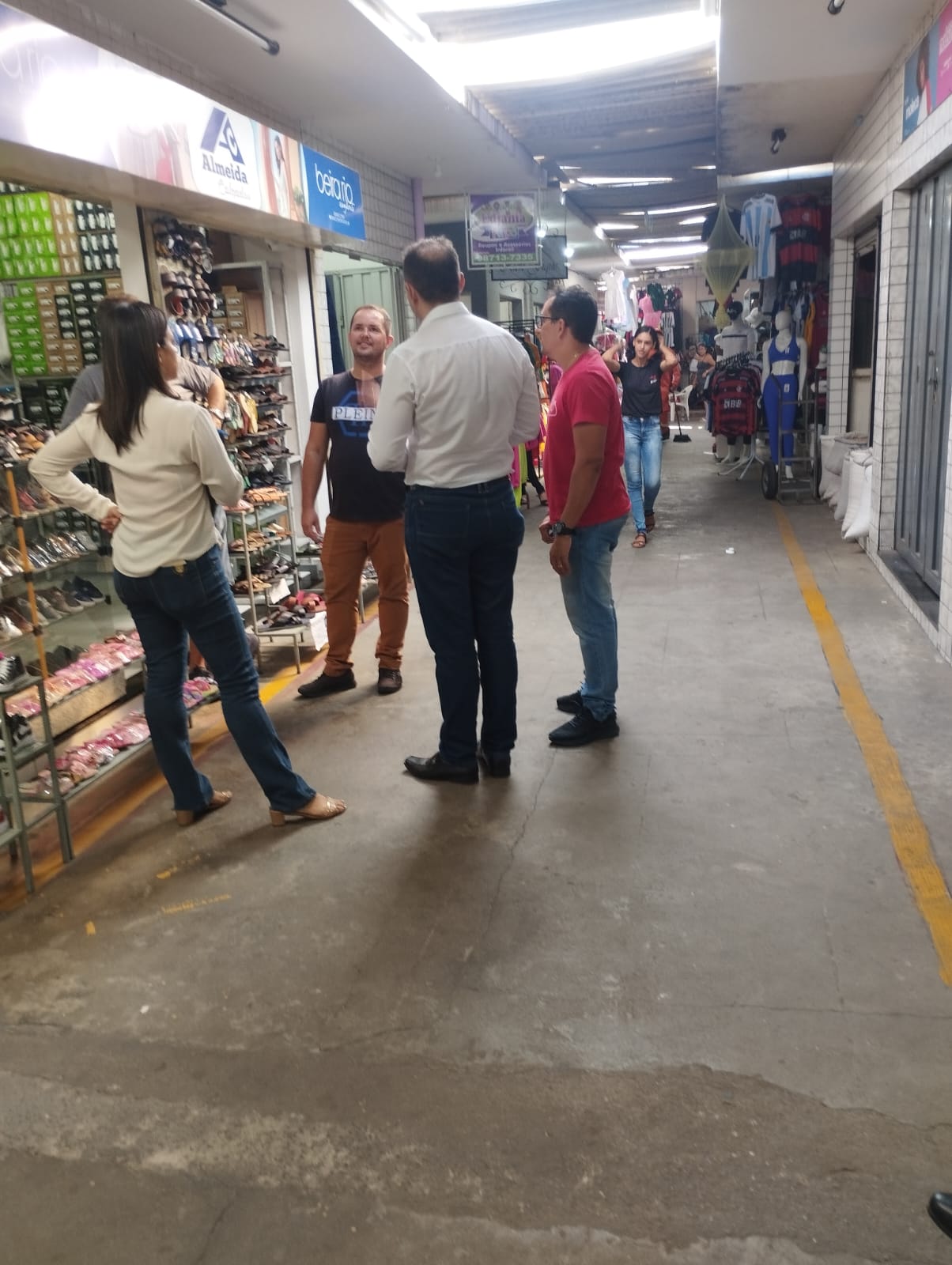 Vereador Josmá Oliveira visita Mercado Público de Patos e mostra revolta de comerciantes com aumento nos aluguéis dos boxes; prefeitura esclarece. OUÇA