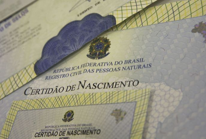 Justiça autoriza menina ter nomes de pai e padrasto em certidão, na Paraíba