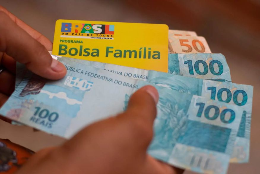 Ministro diz ter indício de que 2,5 milhões recebem benefício do Bolsa Família de forma indevida