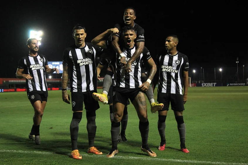 Botafogo vence o Bangu e assume a liderança do Campeonato Carioca