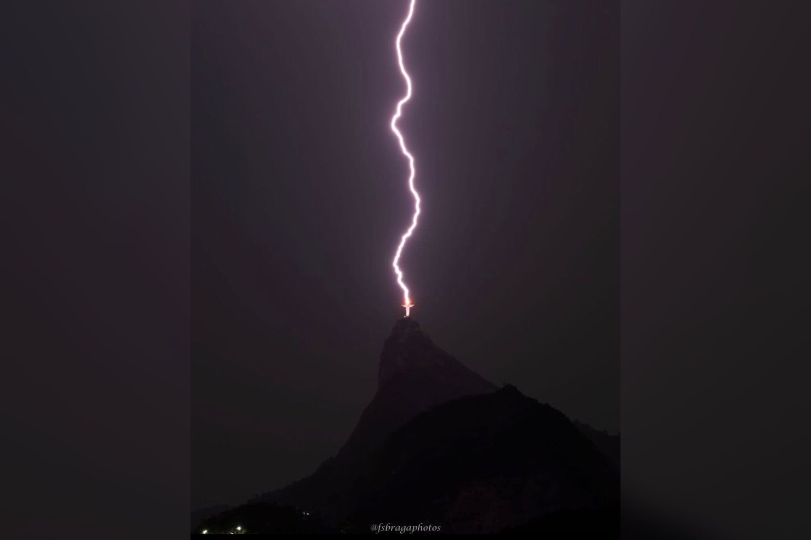 Impressionante! Cristo Redentor é atingido por raio; veja imagens