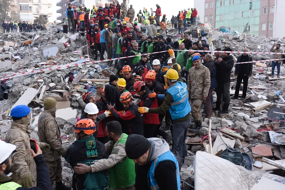 Número de mortos em decorrência do terremoto que atingiu a Turquia e a Síria passa de 33 mil