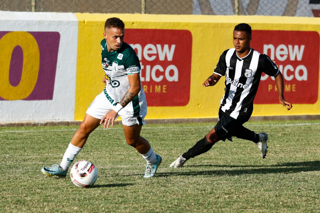 Sousa vence o Treze e assume a liderança do Campeonato Paraibano