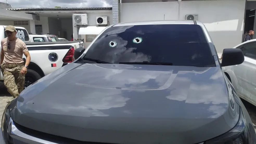 Delegado diz que criminosos mortos em confronto com a polícia iriam assaltar três agências bancárias na cidade de Taperoá. OUÇA