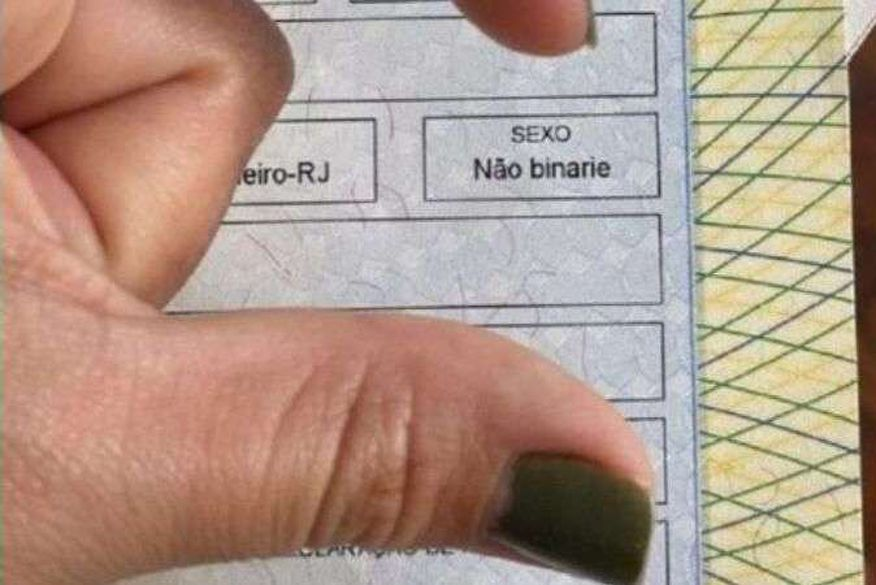 Pernambuco reconhece a identidade 'não binárie' no registro civil