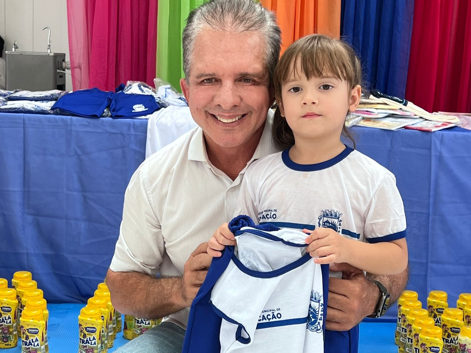 Prefeito Nabor inicia entrega de fardamento escolar e inaugura mais uma Sala de AEE para Educação Infantil