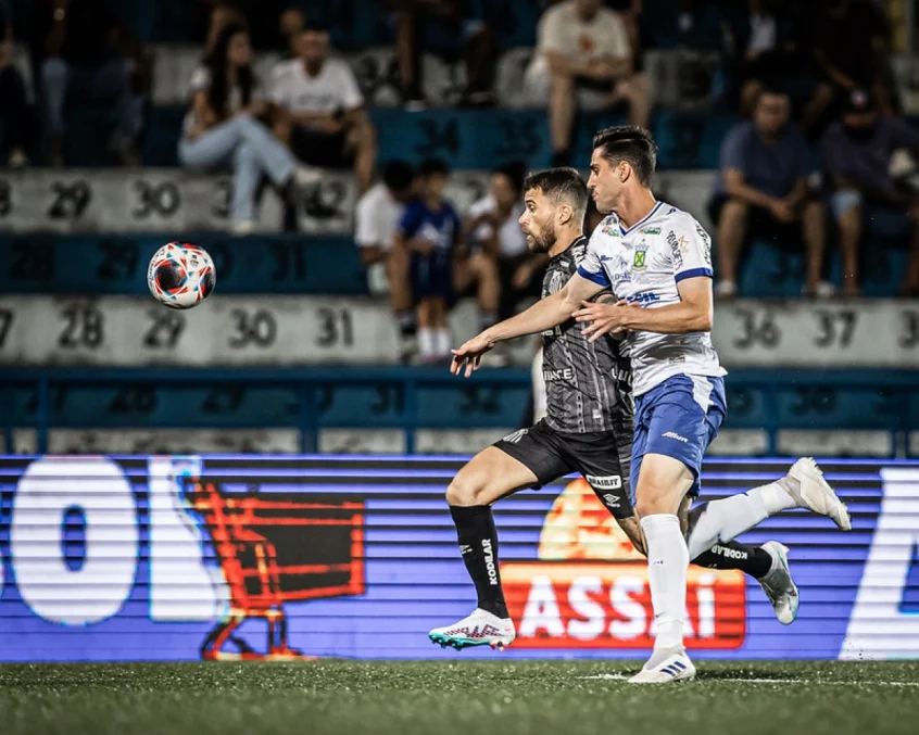 Em reestreia de Lucas Lima, Santos escapa de derrota para o Santo André com gol de Mendoza no fim