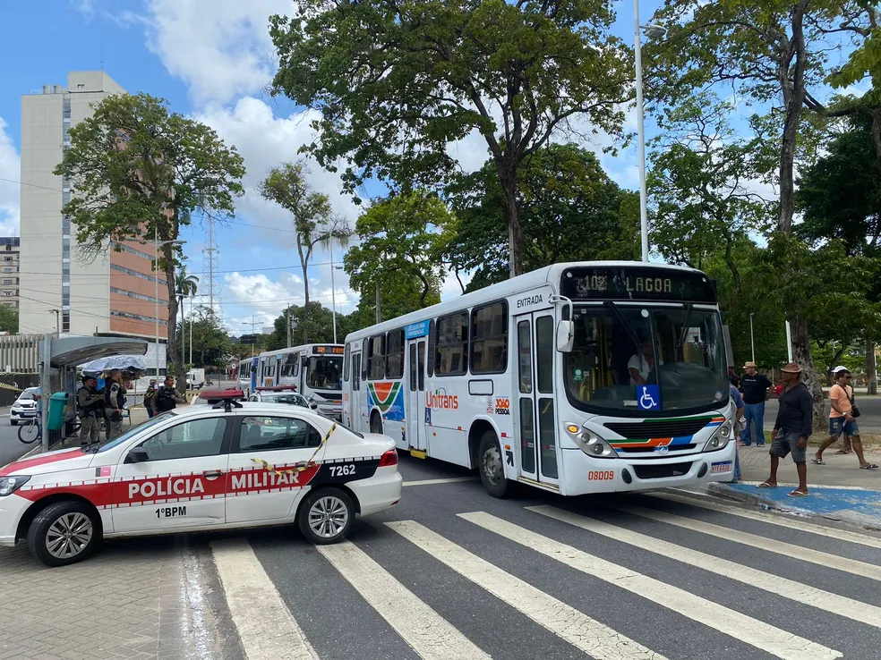 Jovem de 20 anos é morto na frente do filho e da companheira, na Paraíba