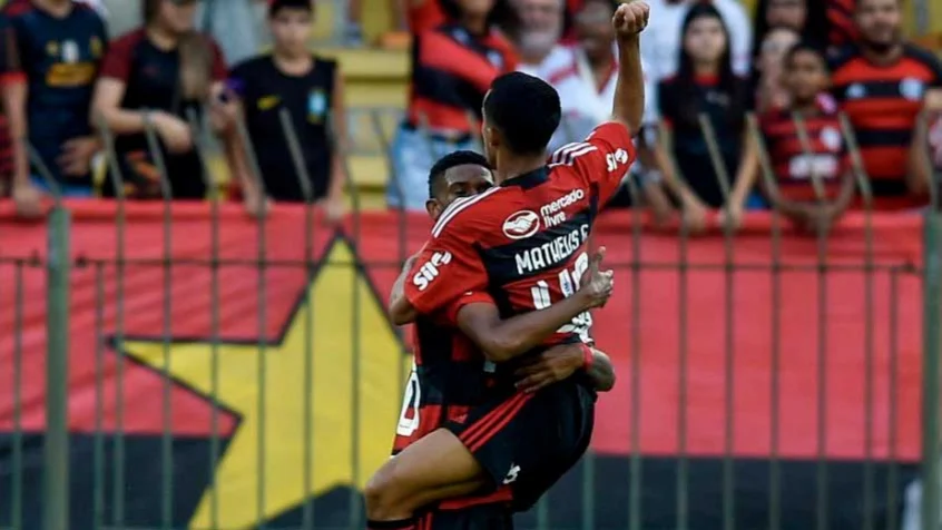 Com time de garotos, Flamengo bate o Resende por 2 a 0