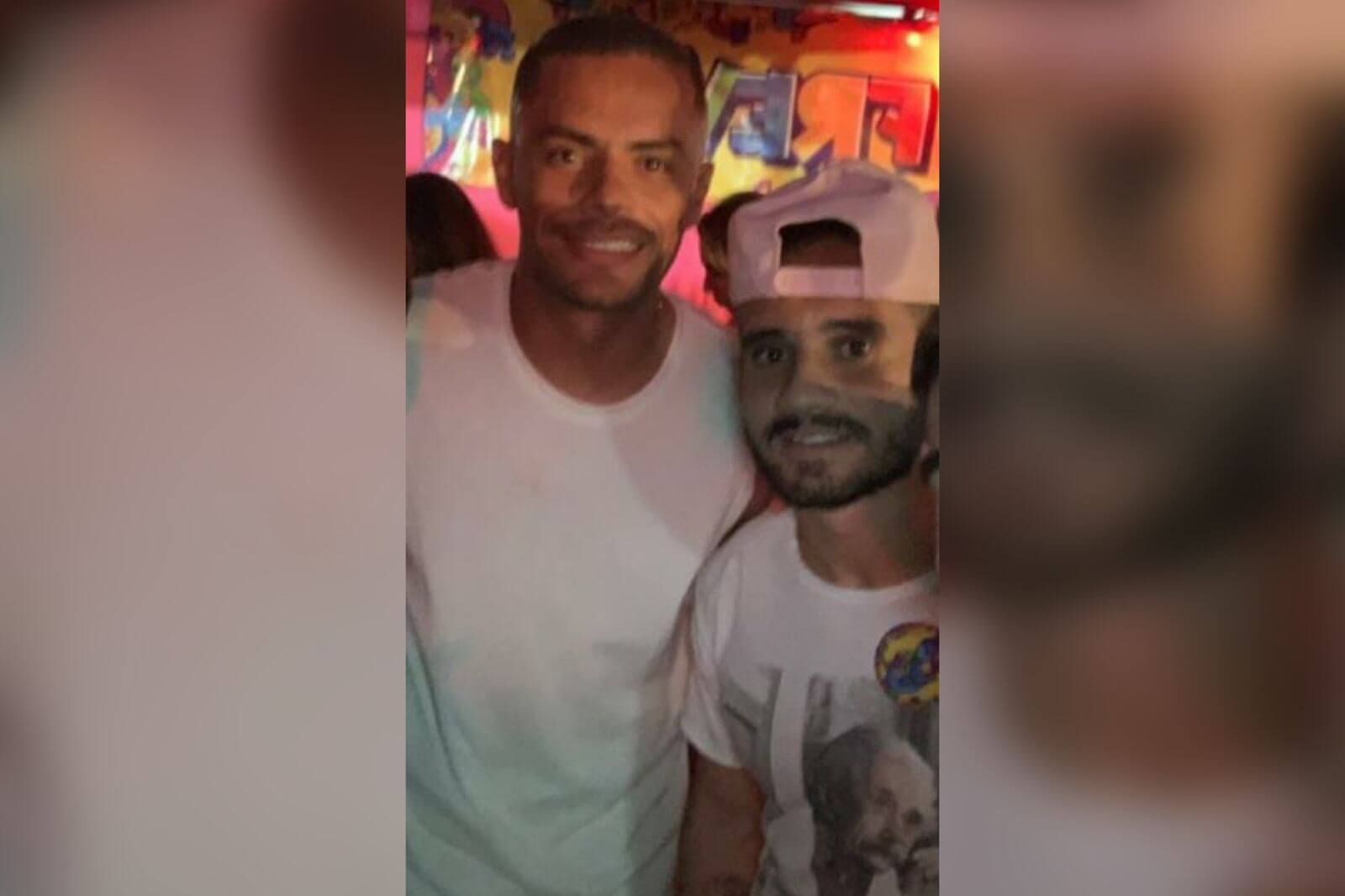 Lesionado e sem treinar há uma semana, Maikon Leite aparece ao lado de Esquerdinha curtindo o carnaval em Uiraúna