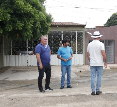 Prefeito Nabor faz visita às ruas que ficaram alagadas durante a última chuva e busca soluções para evitar transtornos