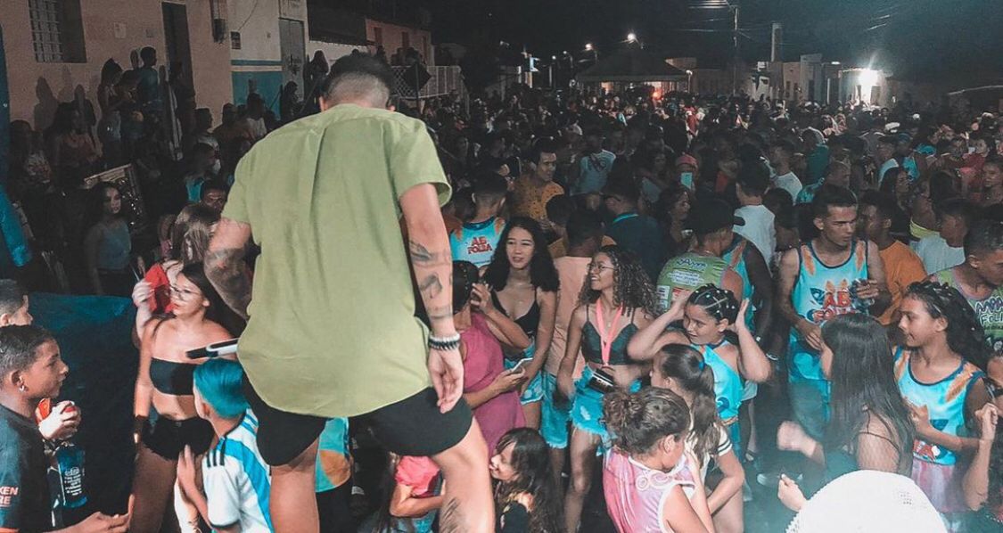 AB Folia marca festejos carnavalescos no município de Areia de Baraúnas. Confira imagens