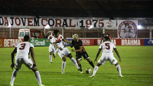 Campinense sai na frente, mas toma virada e perde mais uma pelo Nordestão