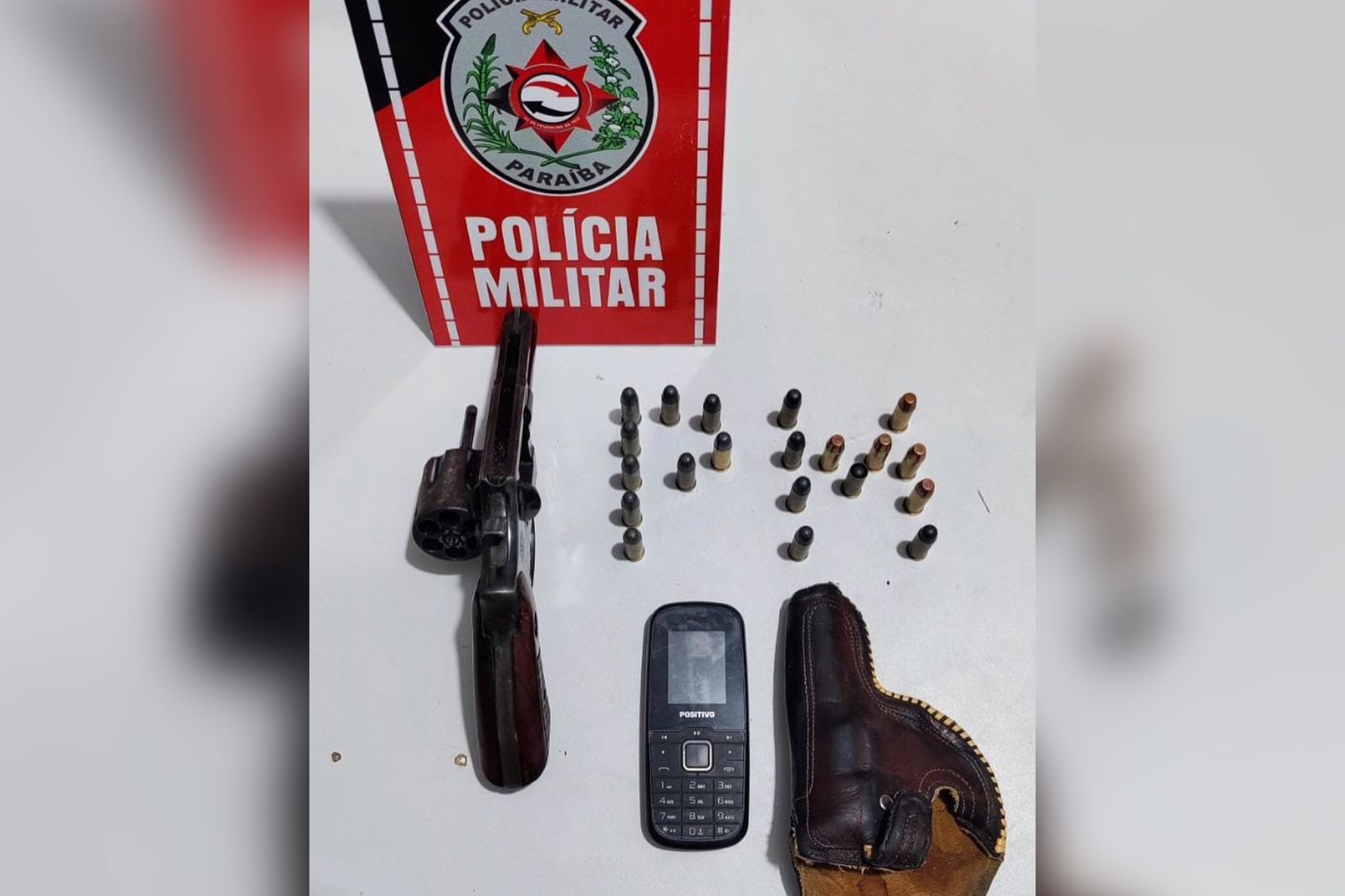 Polícia Militar cumpre mandado de prisão e apreende arma de fogo na cidade de São Bento-PB