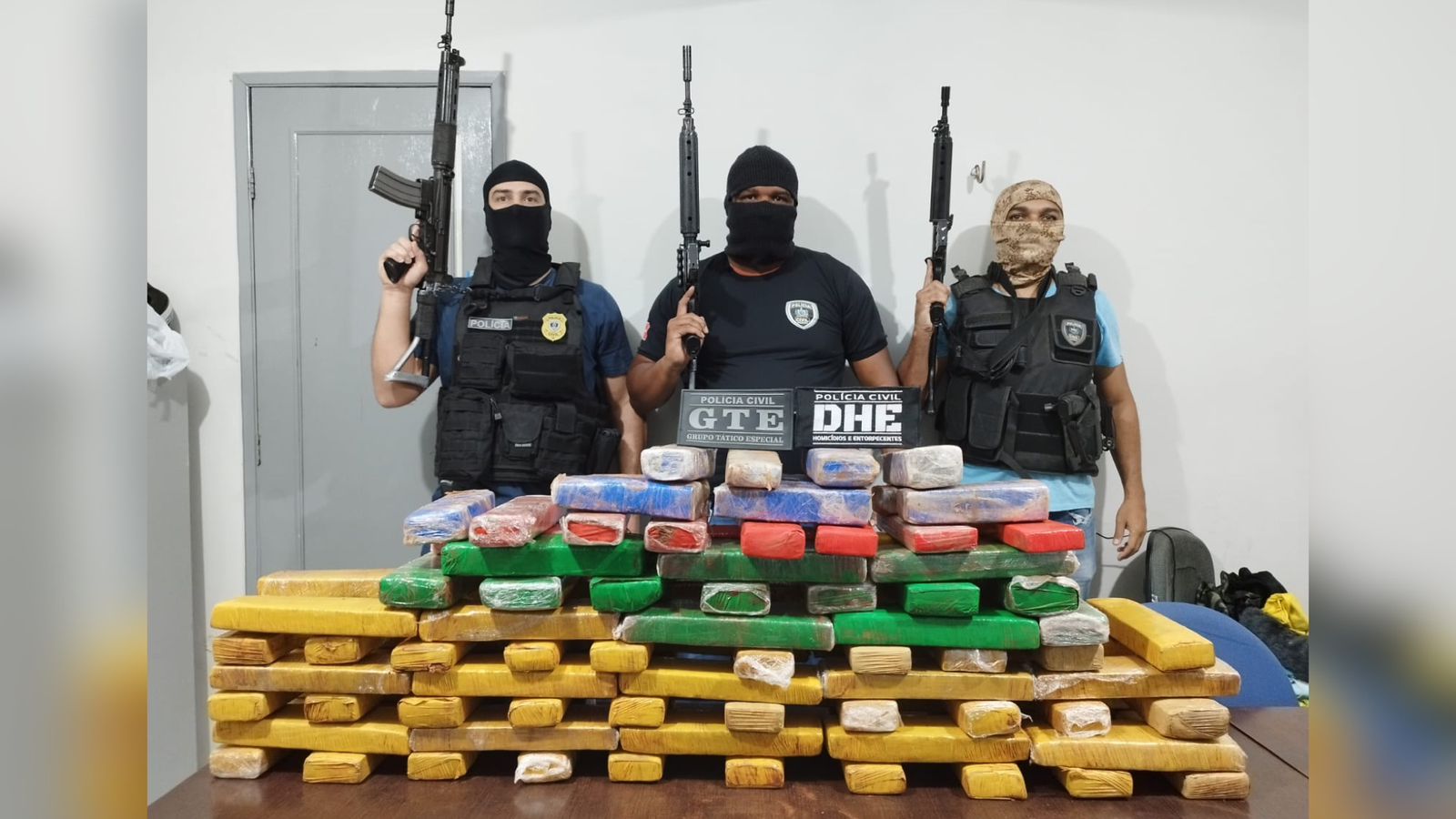 DHE prende suspeito e apreende cerca de 100kg de drogas vindas de São Paulo para serem distribuídas em Patos