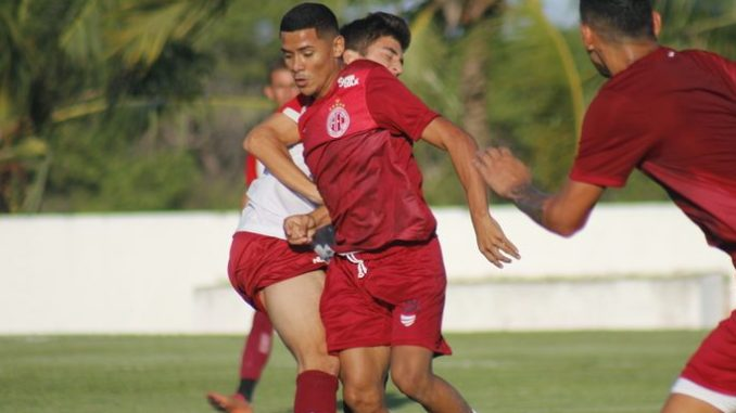 Sousa acerta com meio-campista para sequência do Paraibano