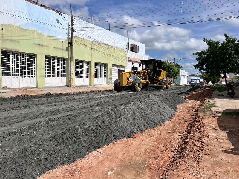 Mobilidade urbana: Prefeitura de Patos inicia pavimentação asfáltica na rua Dom Pedro II e Beltrano de Azevedo