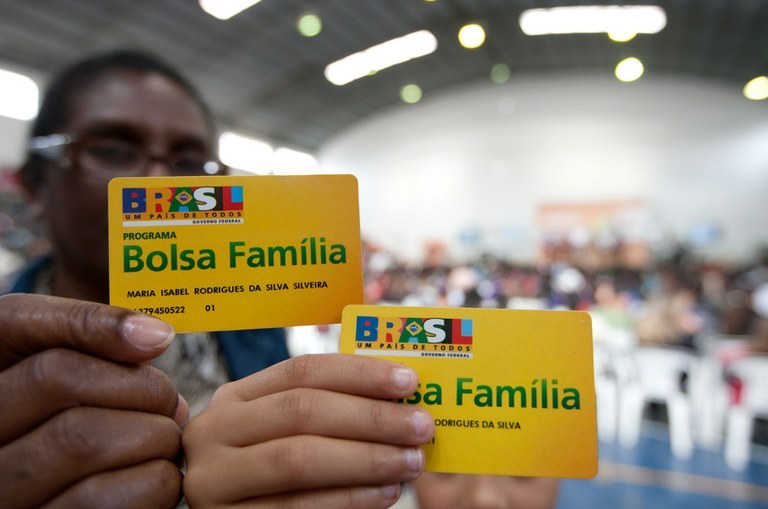 Novo Bolsa Família deve ser lançado na quinta-feira (2)