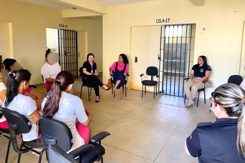Mês da Mulher: Secretaria Executiva de Políticas para a Mulher participa de roda de conversa no Presídio Feminino de Patos