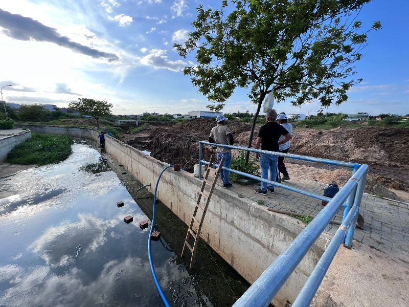 Prefeito Nabor Wanderley acompanha obras do Canal do Frango e de pavimentação no bairro dos Estados