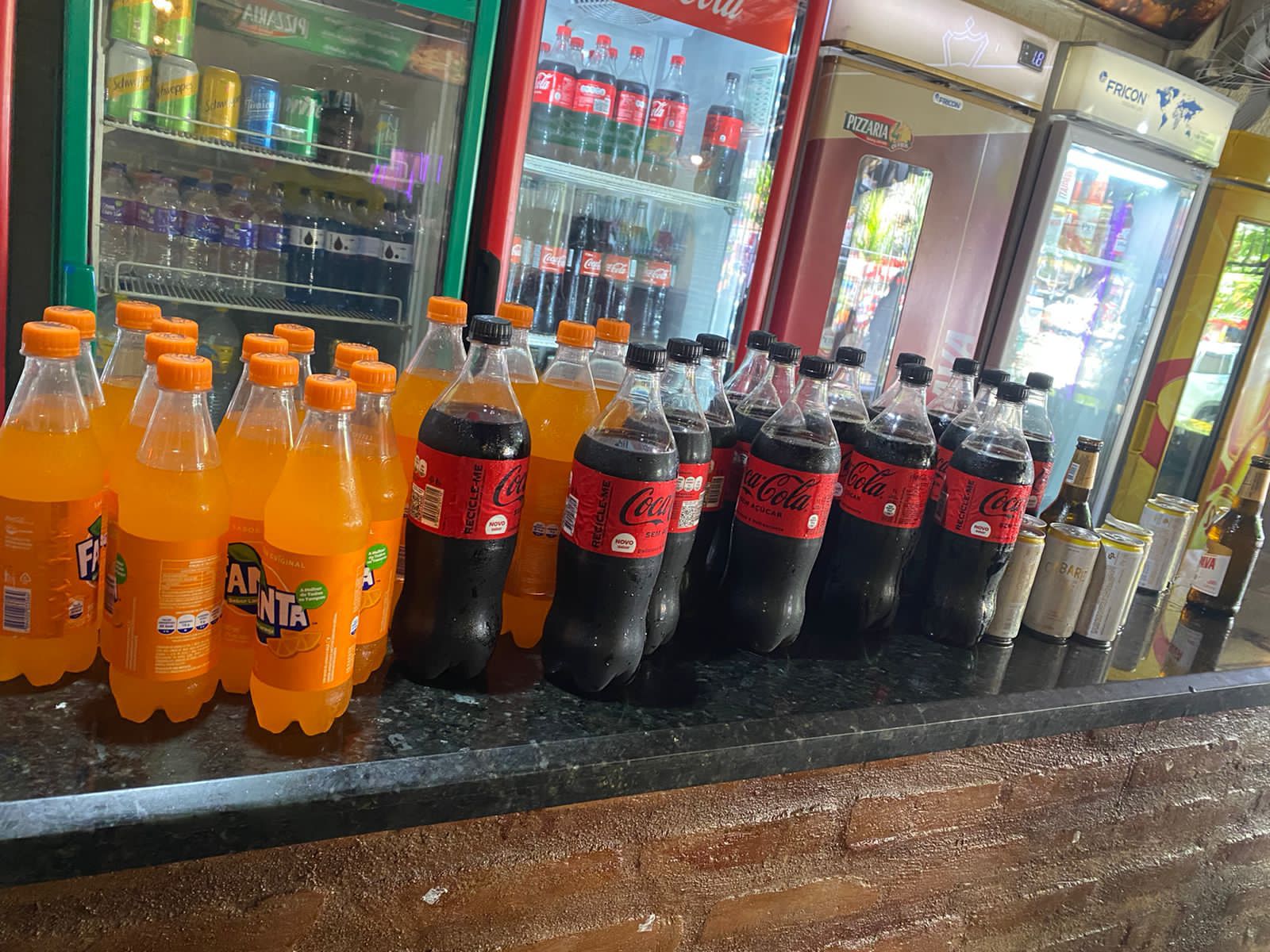 Órgão de defesa do consumidor de Patos autua estabelecimento alimentício devido a produtos com data de validade vencida