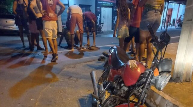 Motociclista fica ferido após colidir contra cachorro solto em via pública, no bairro do Jatobá