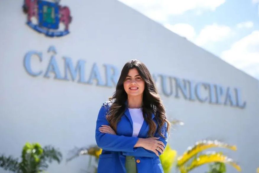 Velório de vereadora encontrada morta com namorado em Juazeiro do Norte é marcado por comoção de familiares e amigos