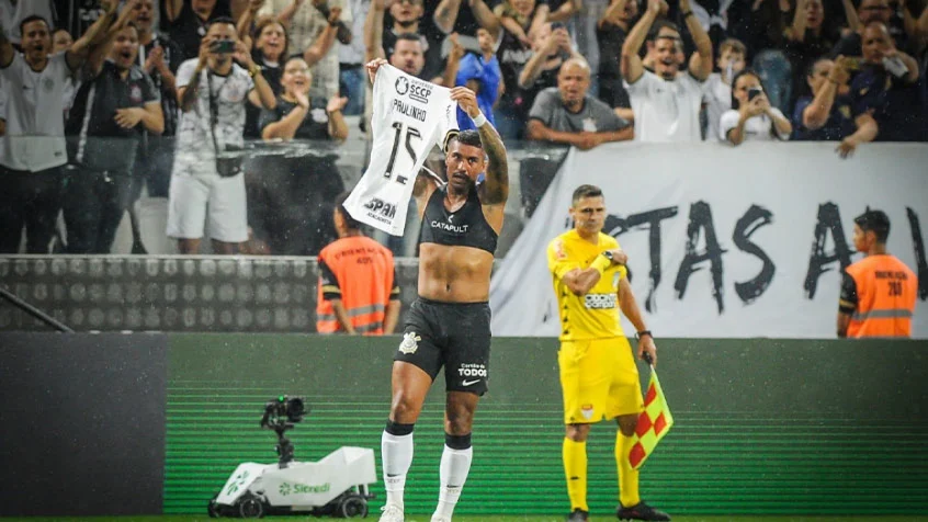 Paulinho decide e Corinthians vence o Santo André de virada na rodada final do Paulistão