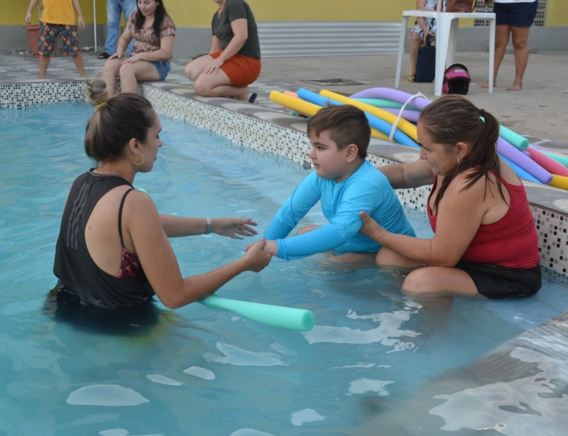 Prefeitura implementa a Hidroterapia para crianças e adolescentes autistas de São Mamede