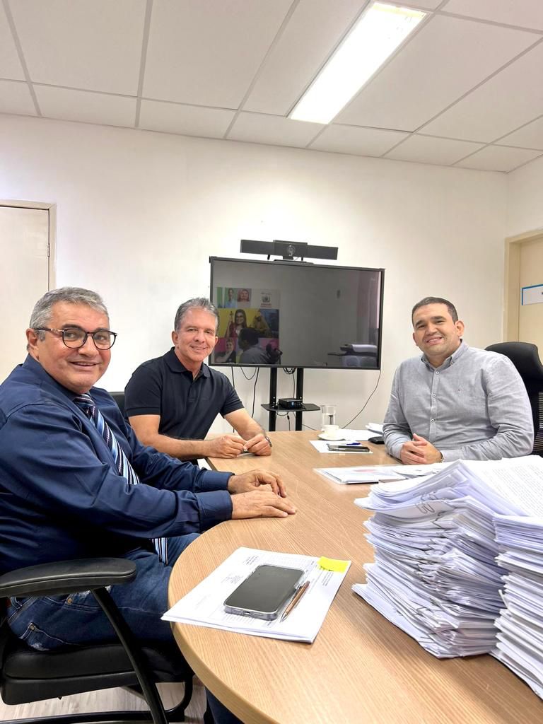 Prefeito Nabor Wanderley dialoga com secretário de Estado da Saúde para ampliar oferta de serviços importantes em Patos e região