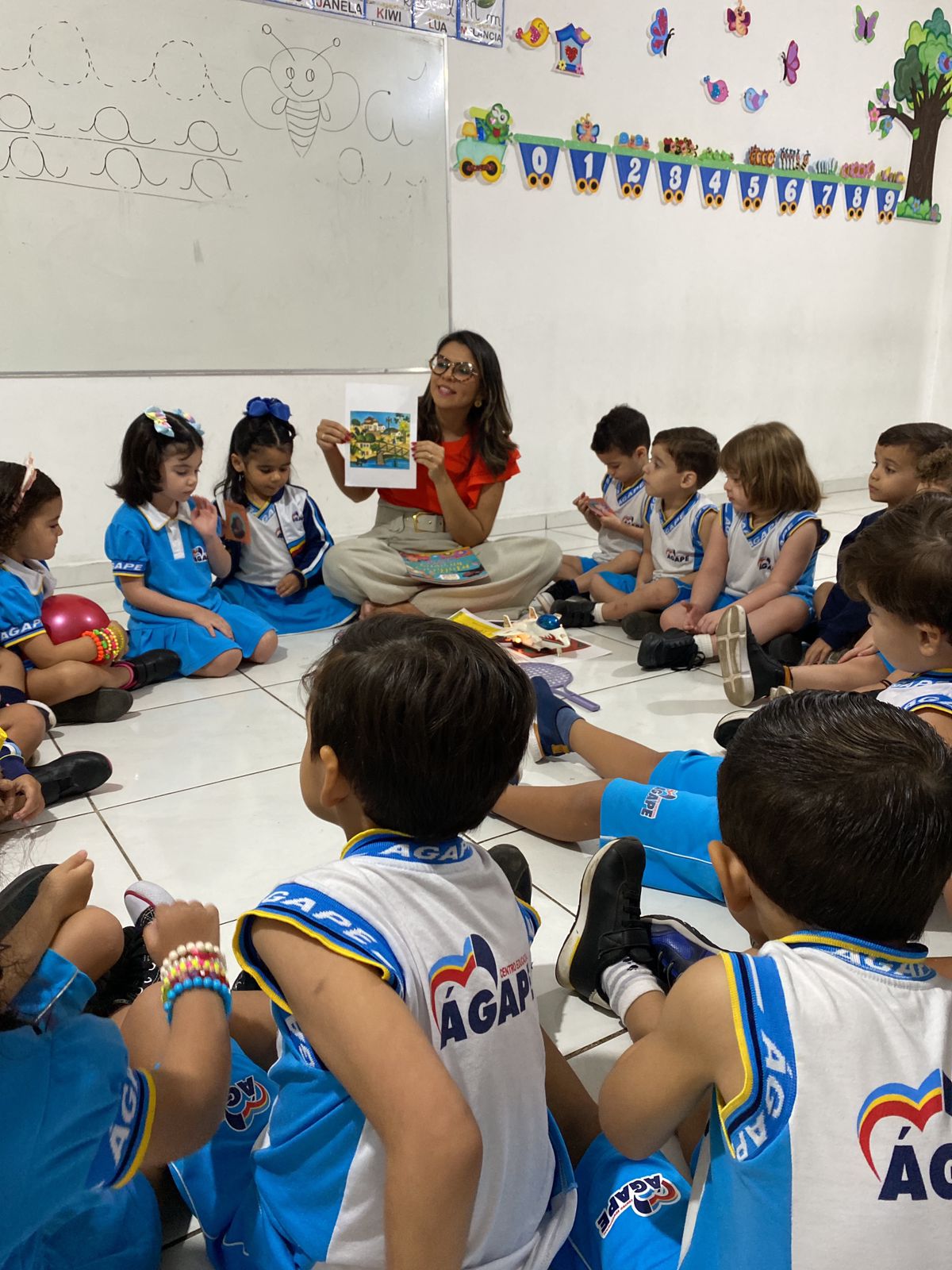 No Dia Internacional da Mulher, Colégio Ágape promove acolhida e apresentações com as mães