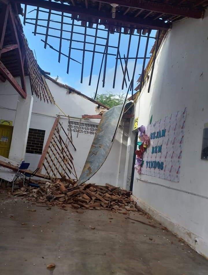 Alunos da escola Escola Estadual Cônego Machado voltam a reclamar da situação de abandono da instituição; gerente regional de Educação se pronuncia