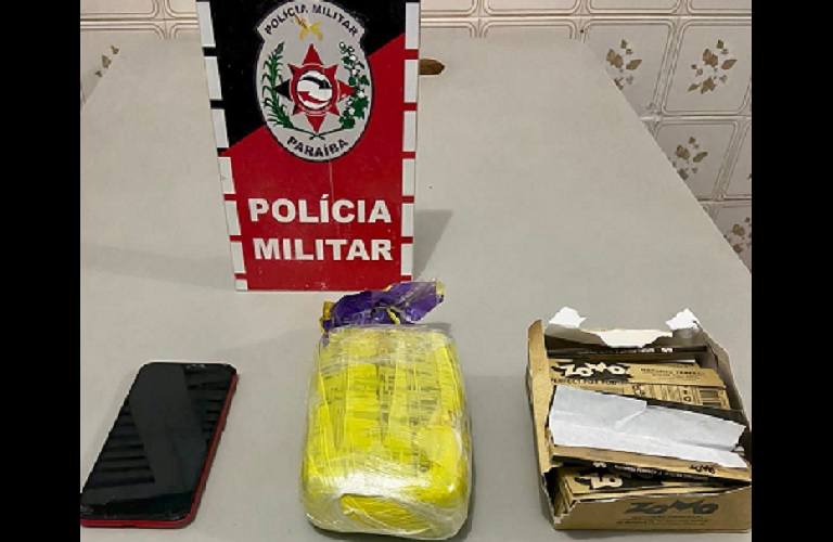 Homem que chegava de SP e seguia para São Bento-PB, é preso com 1 kg de maconha na BR-427, em Pombal
