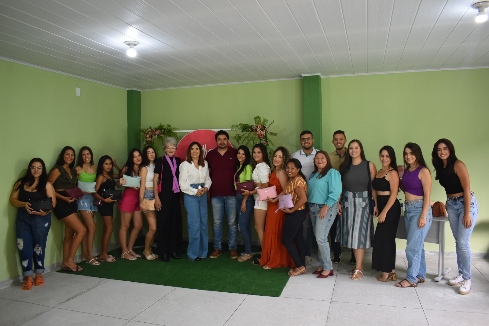 Mulheres Bonfinenses ganham cursos e brindes no Dia da Mulher em uma Ação da Secretaria de Desenvolvimento