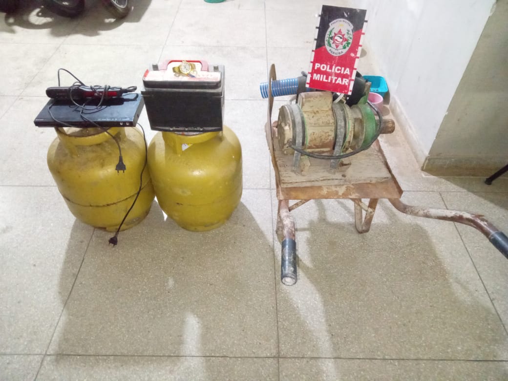 Polícia Militar prende acusados e recupera objetos furtados na região de Teixeira-PB