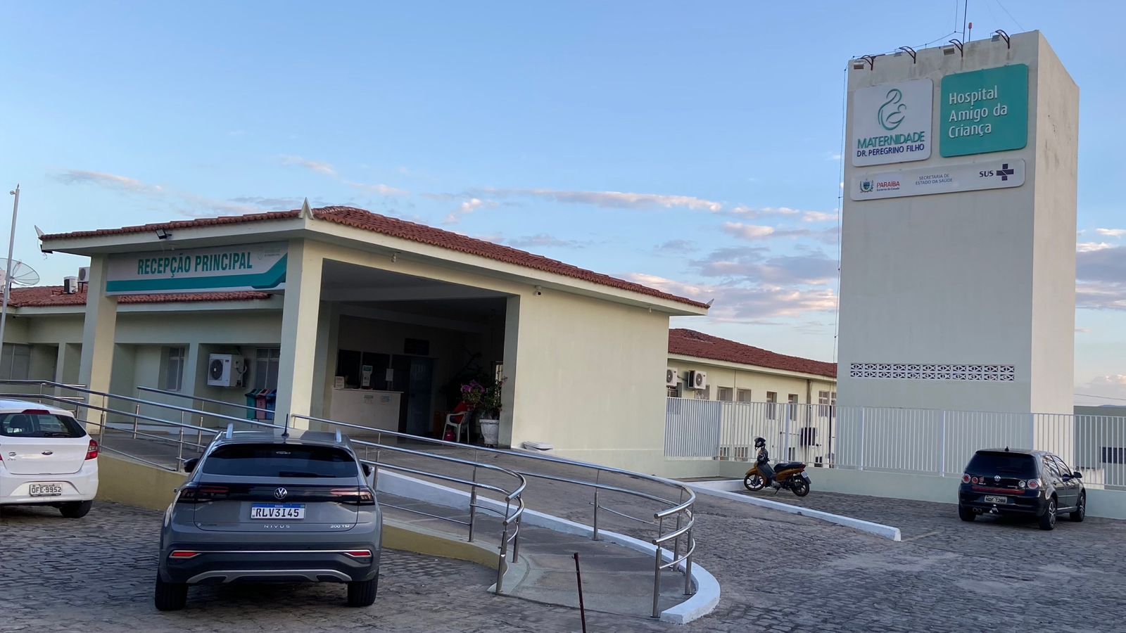 Paciente denuncia situação precária de enfermaria da Maternidade de Patos com ar-condicionado quebrado e banheiro interditado; direção se posiciona e explica