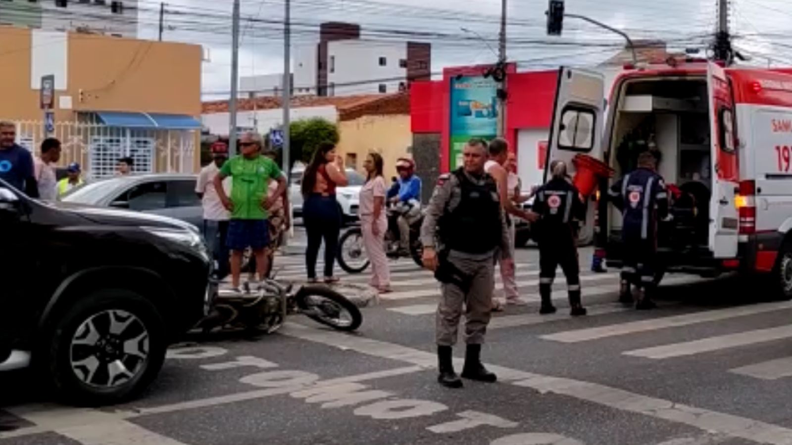 Acidente é registrado na Rua Horácio Nóbrega, em Patos, nesta terça-feira (14); Veja Vídeo
