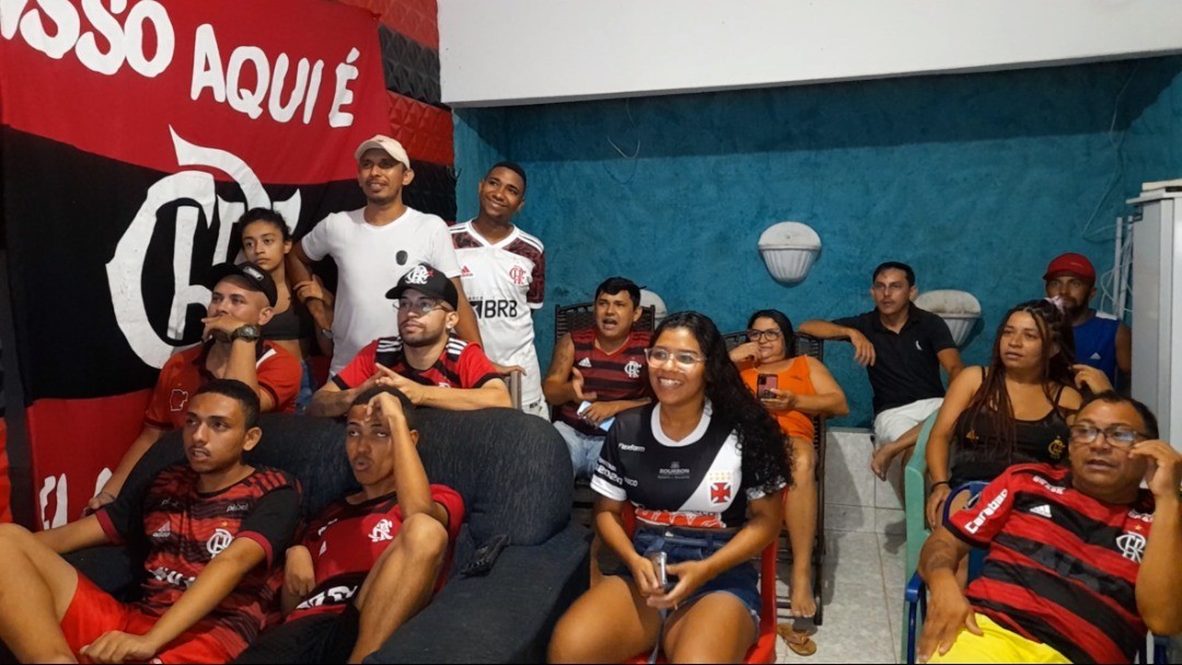 Um ano depois, família patoense apaixonada pelo Flamengo ultrapassa a marca de 62 mil inscritos no YouTube com vídeos reagindo aos jogos do time