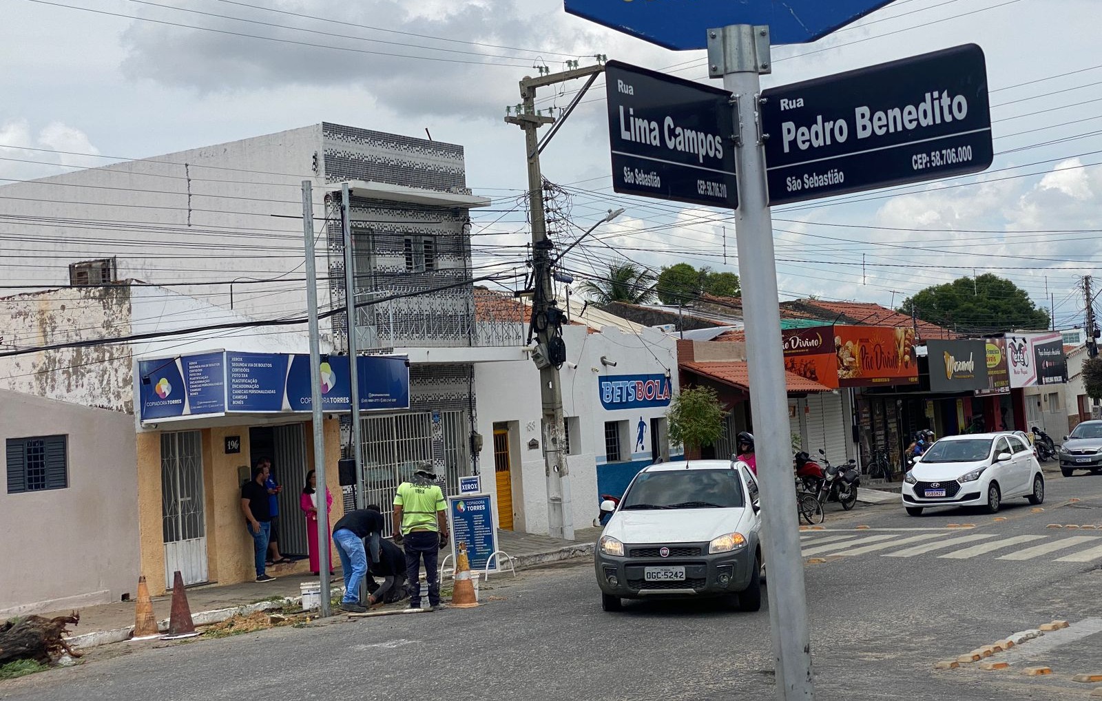 Mais segurança viária: STTRANS implanta semáforos em local com grande registro de acidentes no Bairro São Sebastião em Patos