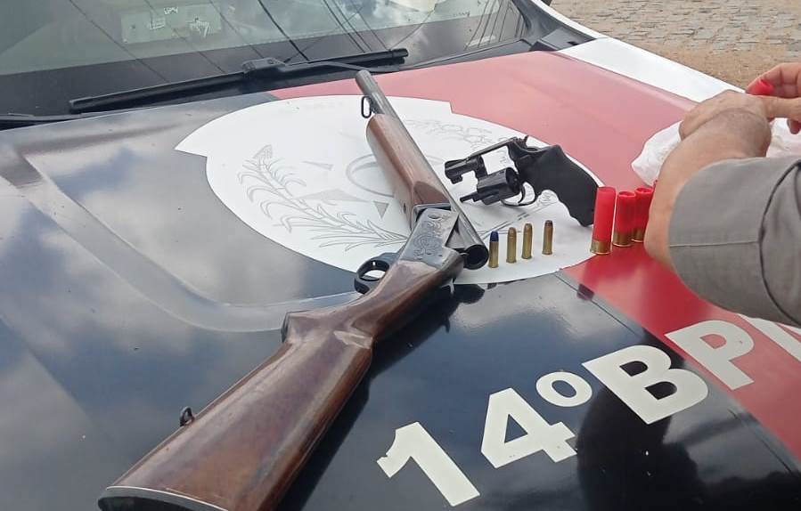 No Sertão: Polícia Militar apreende armas e prende homem suspeito de cárcere privado